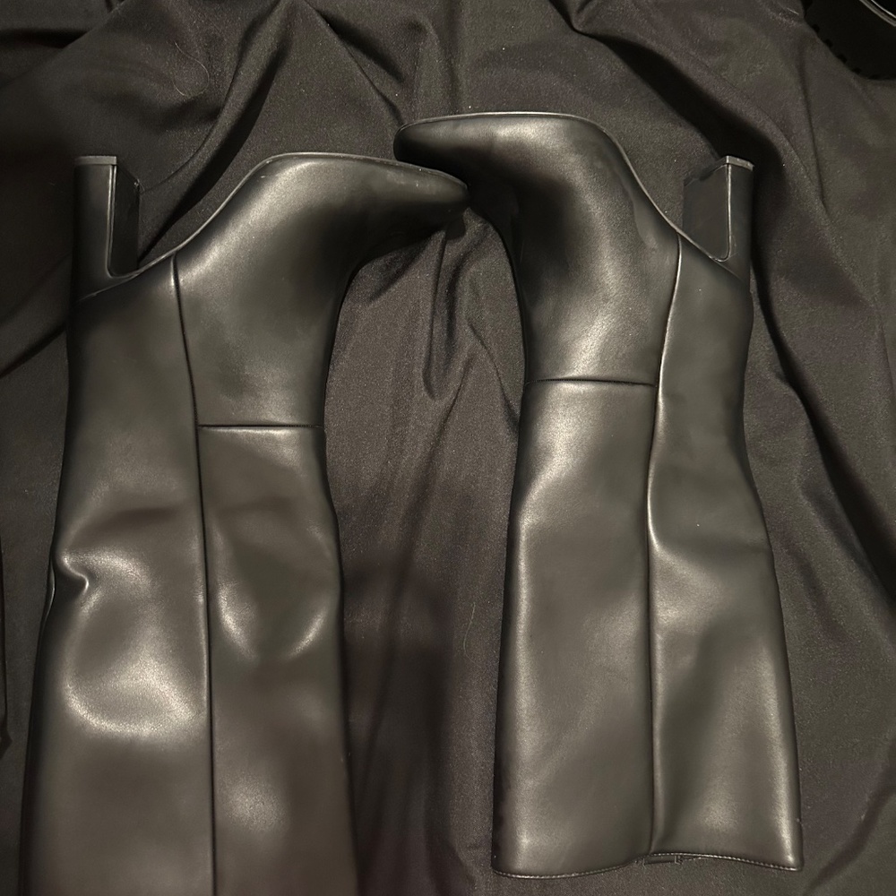 Target Universal Thread Boots - Picture 2 of 3
